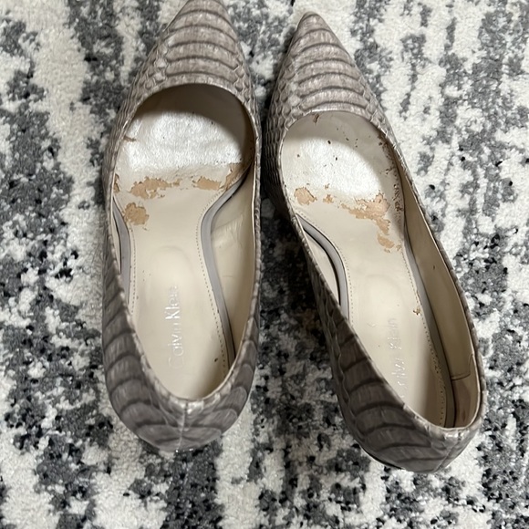 Grey snake skin Calvin Klein pumps in 7.5 - Picture 4 of 7